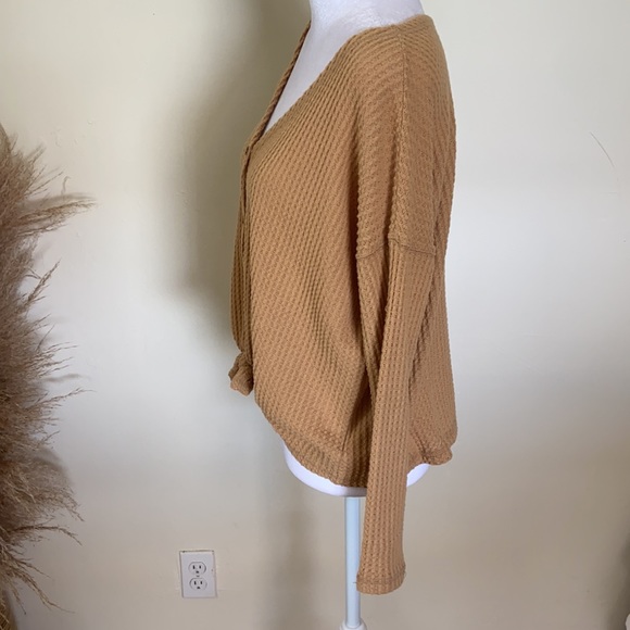 SOLD 💎 American Eagle Waffle Knit Button Up Top XS SMALL - Picture 8 of 13